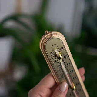 Termometr pokojowy ze złotą skalą (-10°C do +50°C) 16cm – zdjęcie 4