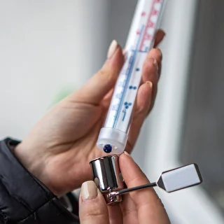 Termometr zewnętrzny z metalową oprawą (-50°C do +50°C) 20cm – zdjęcie 4
