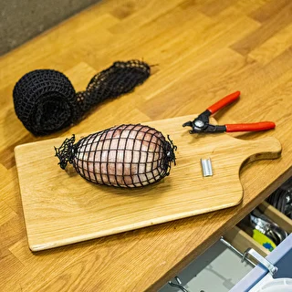 Siatka wędliniarska czarna o wymiarach 18 cm x 5 m, z wytrzymałością termiczną do 220°C – zdjęcie 5