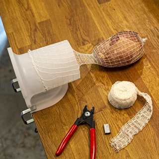 Siatka wędliniarska o wymiarach 15 cm x 5 m, z wytrzymałością termiczną do 220°C – zdjęcie 6