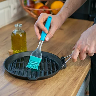 Patelnia żeliwna okrągła, śr. 24 cm – zdjęcie 3