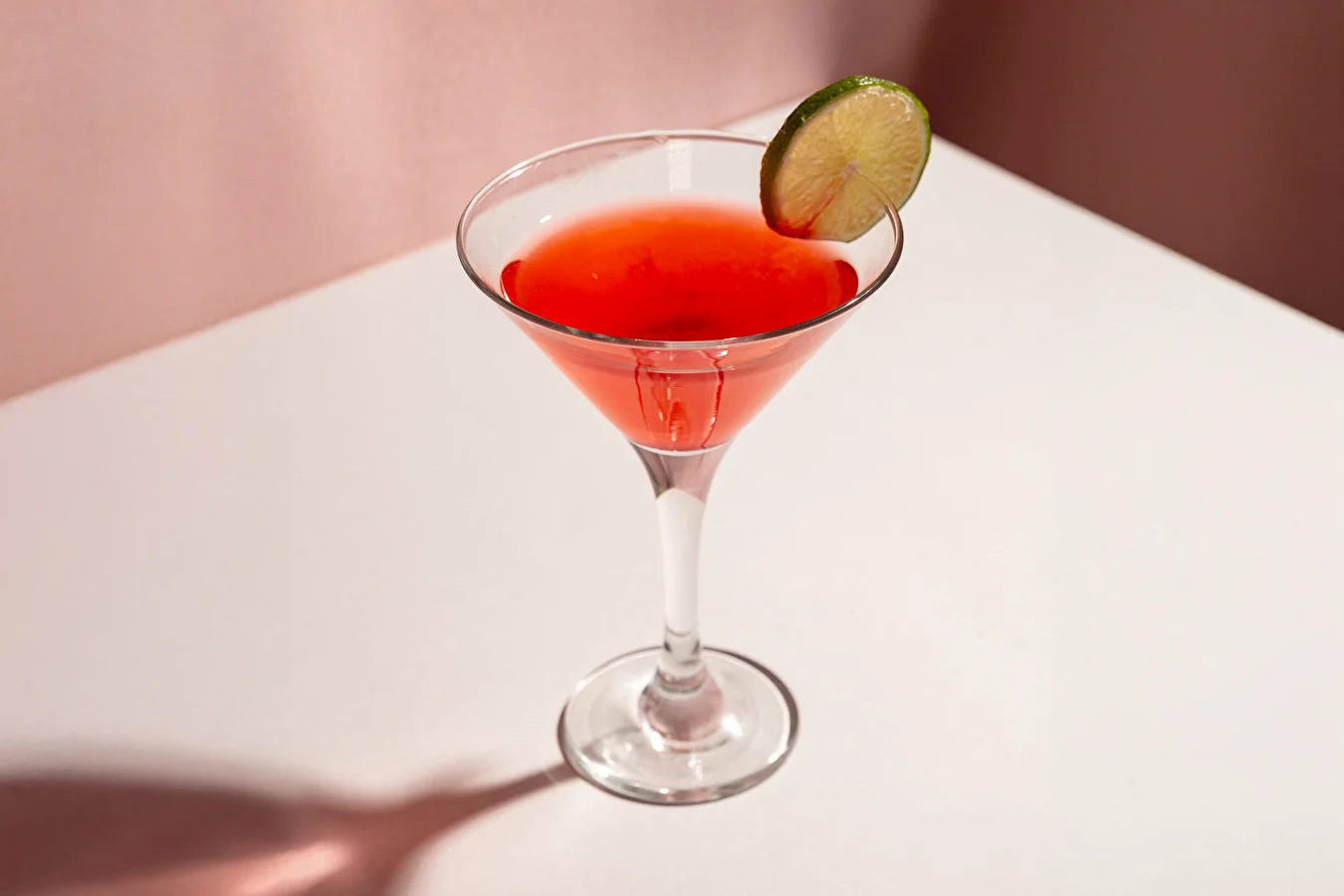 Cosmopolitan - ponadczasowy drink w domowej odsłonie
