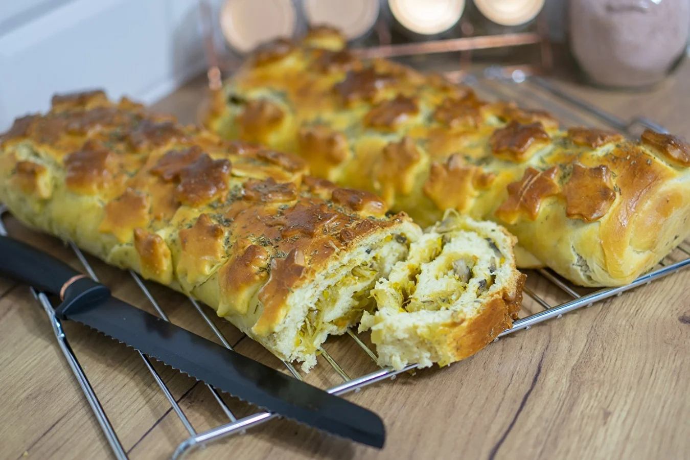 Drożdżowy kulebiak z kapustą i pieczarkami