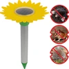 Odstraszacz kretów, solarny - kwiat - 3 ['odstraszacz solarny', ' na krety', ' przeciw kretom', ' ochrona ogrodu', ' na ryjówki', ' jak pozbyć się kreta', ' odstraszacz kwiatek']