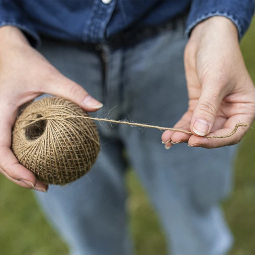 Sznurek jutowy 1,5 mm/100 m/100 g - 6 ['sznurek z juty', ' sznurek jutowy', ' sznurek do pomidorów', ' sznurek do ogórków', ' sznurek naturalny', ' ekosznurek', ' sznurek do makramy', ' sznurek do wiązania', ' sznurek do rękodzieła']