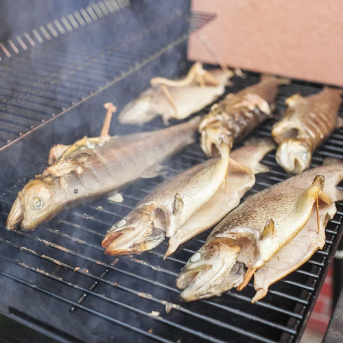 Zrębki do wędzenia/grillowania, czereśnia, 450 g, kl. 2 - 13 ['zrębki wędzarnicze', ' zrębki do wędzenia', ' zrębki do grilla', ' zrębki do grillowania', ' dym wędzarniczy', ' zrębki z czereśni', ' zrębki czereśniowe', ' zrębki do wędzenia mięs', ' zrębki uniwersalne', ' zrębki do wędzarni', ' zrębki do ryb', ' zrębki do drobiu', ' zrębki do wołowiny', ' zrębki do wieprzowiny']