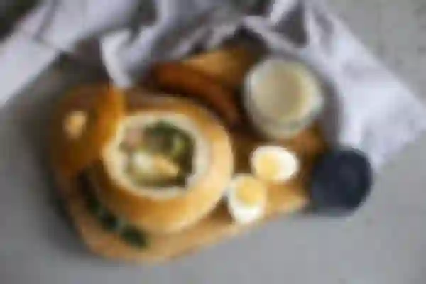 Domowy żur w chlebie na zakwasie
