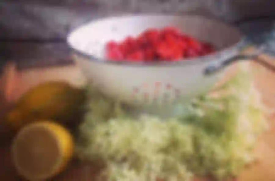Browin Przepiśnik - Dżem truskawkowy z kwiatami czarnego bzu